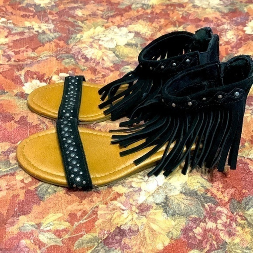 Minnetonka women’s moccasin style sandals leather size 6 in good condition